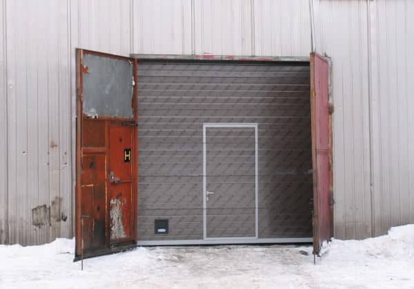 Секционные ворота DoorHan в Актобе с установкой